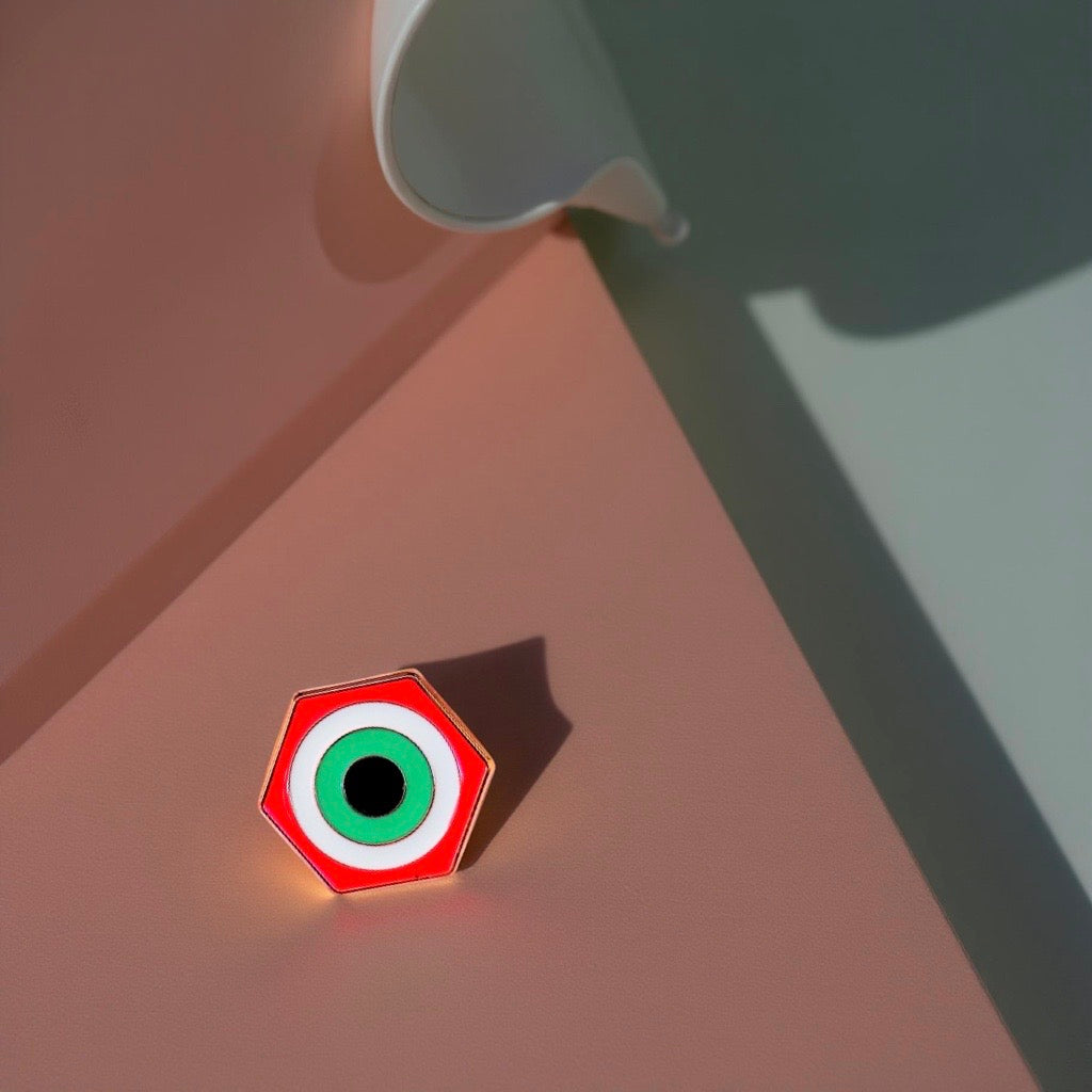 Pins émaillé rouge