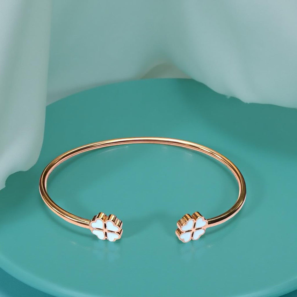 Bracelet "Trèfle à 4 coeurs" émaillé blanc