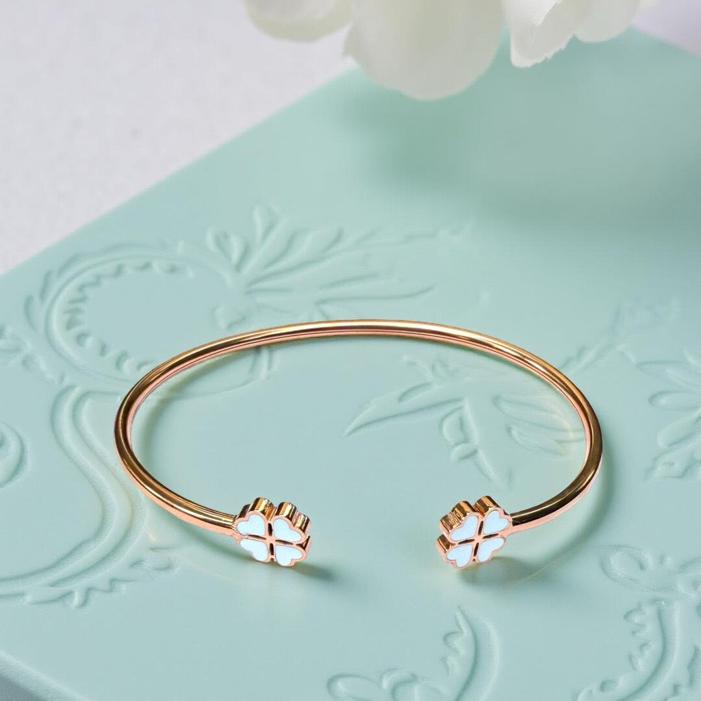 Bracelet "Trèfle à 4 coeurs" émaillé blanc