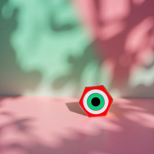 Pins oeil émaillé rouge