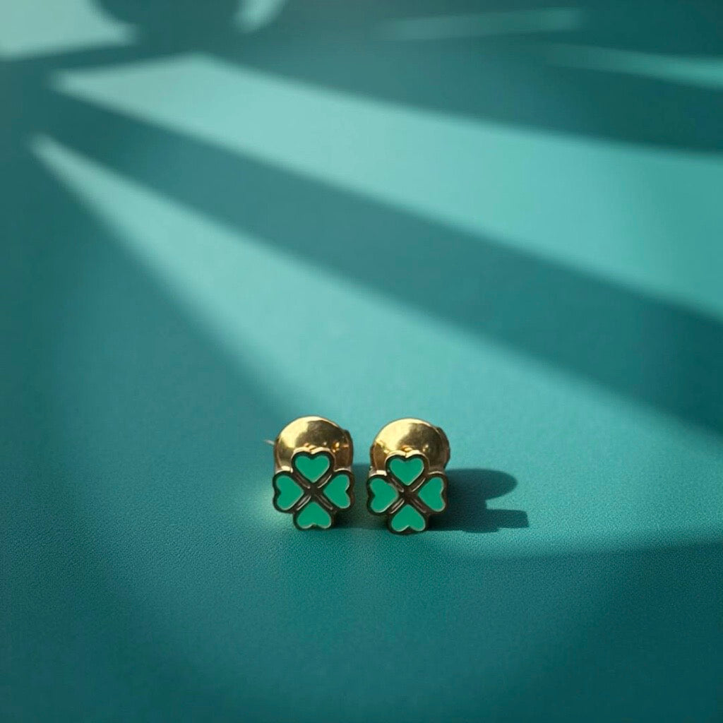 Boucles d'oreille "trèfle" dorées et émaillées vert
