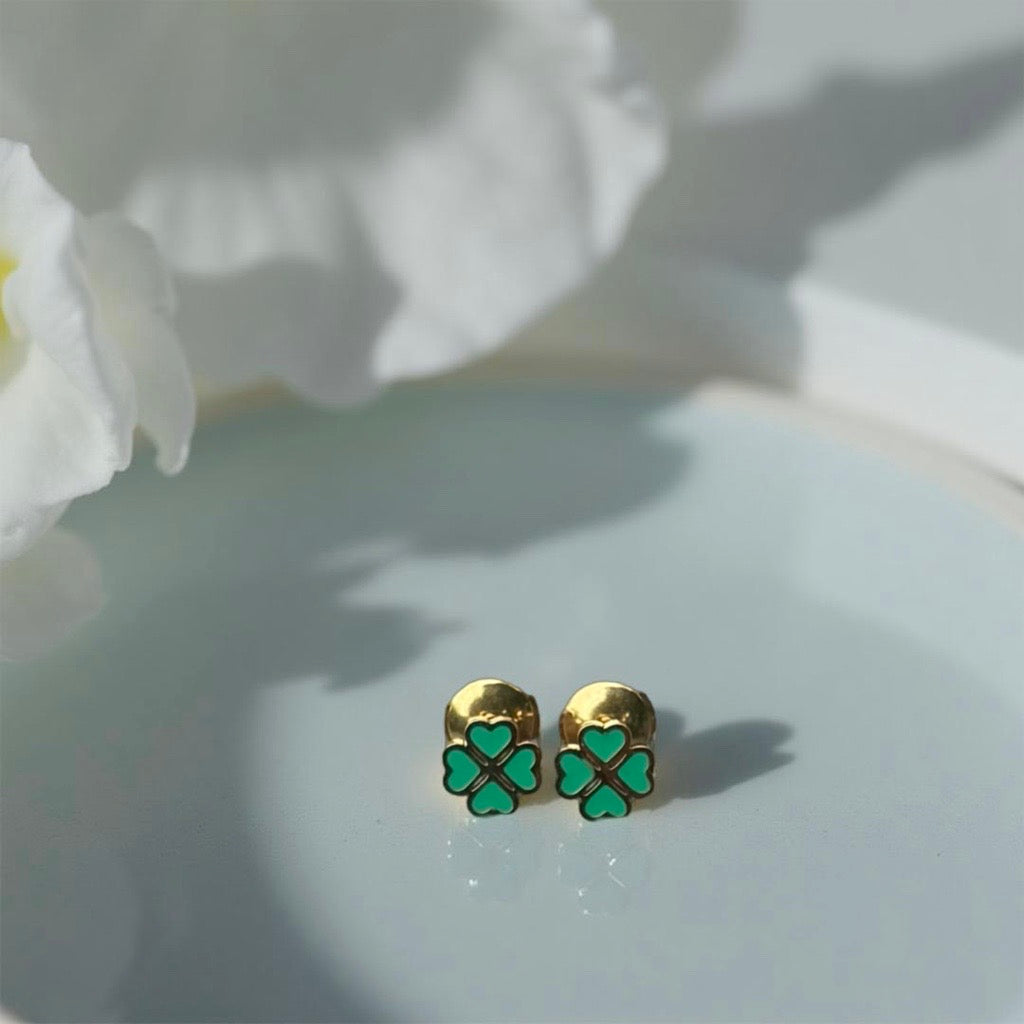 Boucles d'oreille "trèfle" dorées et émaillées vert